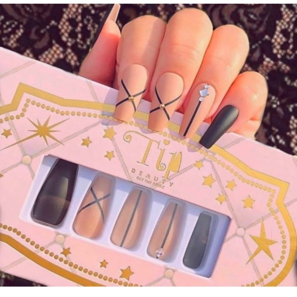 Tip Beauty Press-On Coffin Nails Nude Pink Black